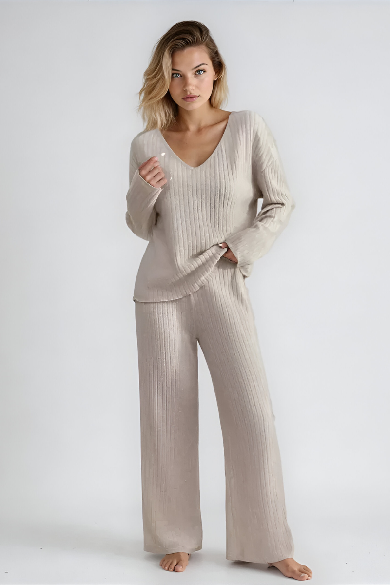 Amaris™ | Mjukt ribbat stickat loungset