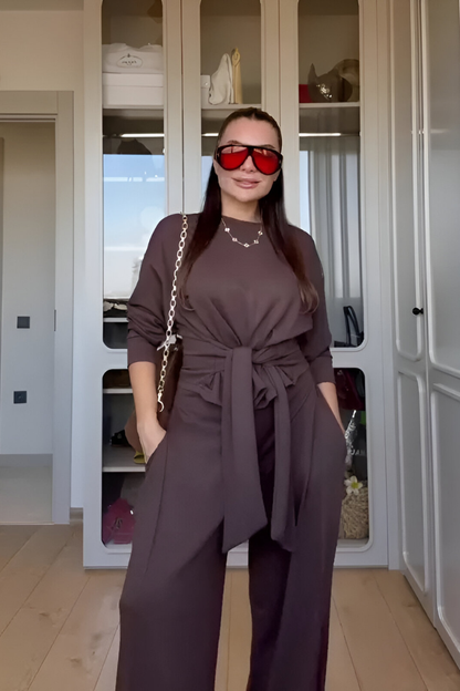 Arvia™ | Chik lounge set med knytdetalj