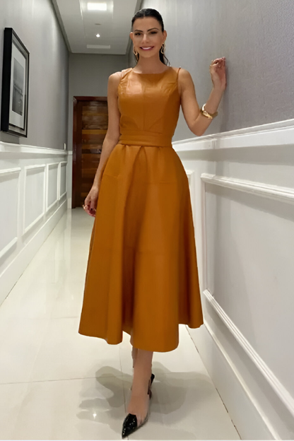 Kira™ | Modern stilren läderlook klänning