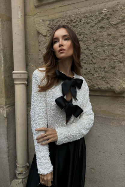 Noria™ | Modern chic blus med knytaccent