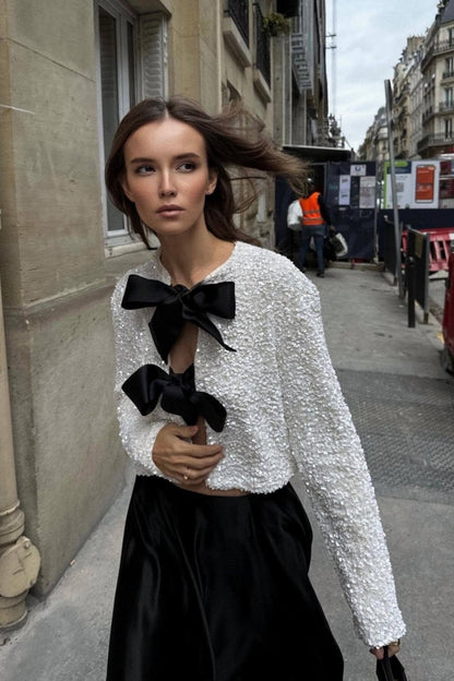 Noria™ | Modern chic blus med knytaccent